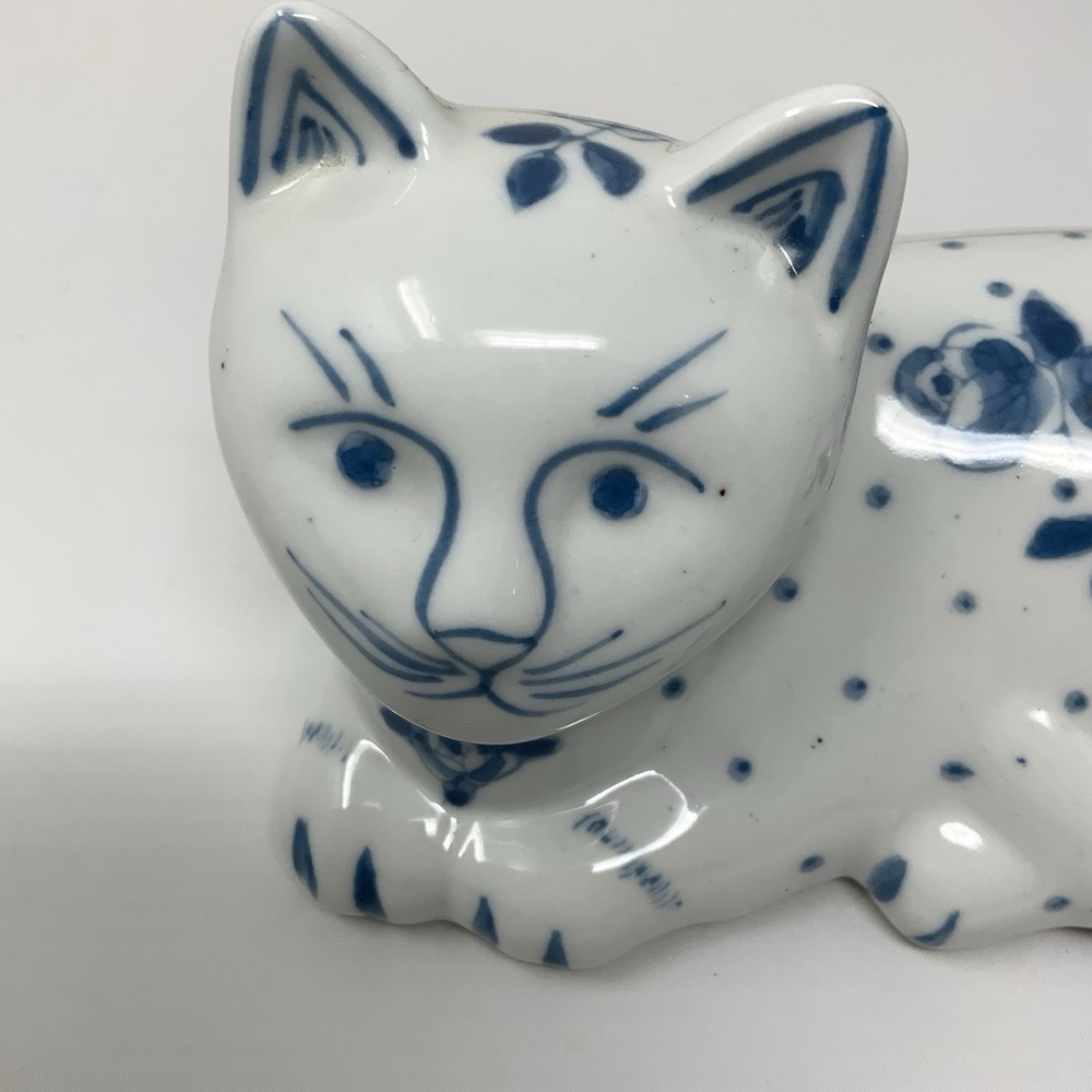 Vintage Porcelain Cat Figurine White & Blue Rose Floral Polka Dots Design MCM - Picture 3 of 11